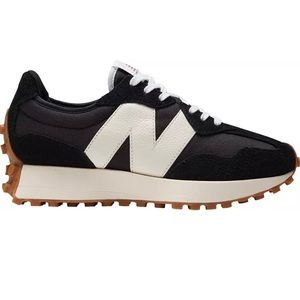 New Balance 327. Size 7 White/Black/Gum like New ✨